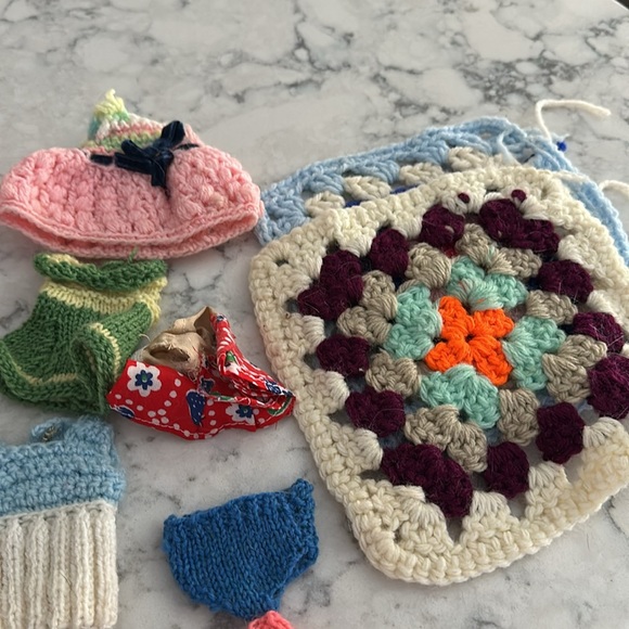 Doll with extras in Collector Hollie Hobbie Case - Picture 3 of 12